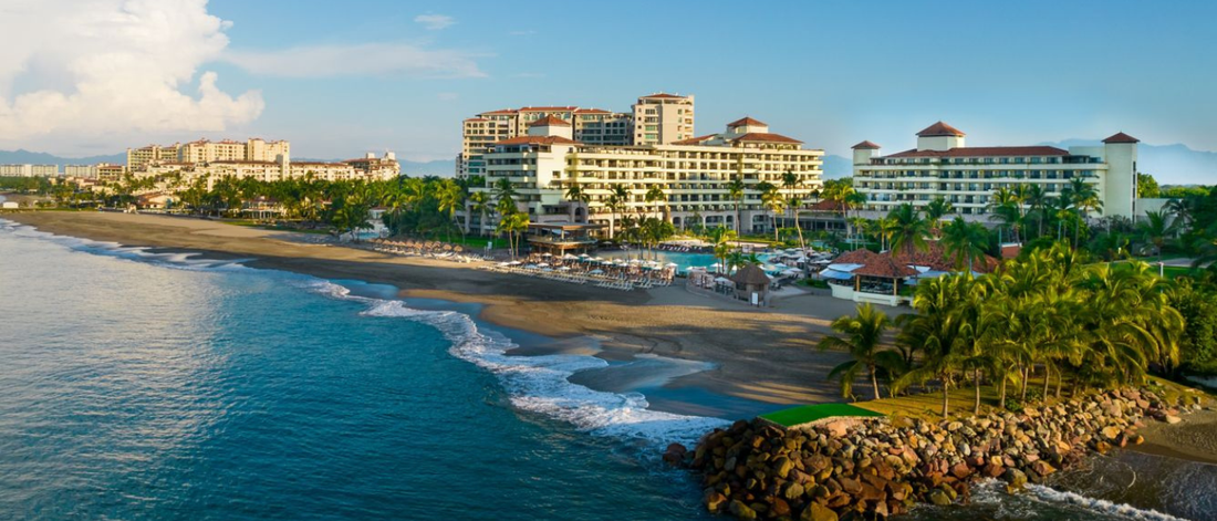 Top 10 Family-Friendly Hotels in Puerto Vallarta and How to Choose Your Airport Transport