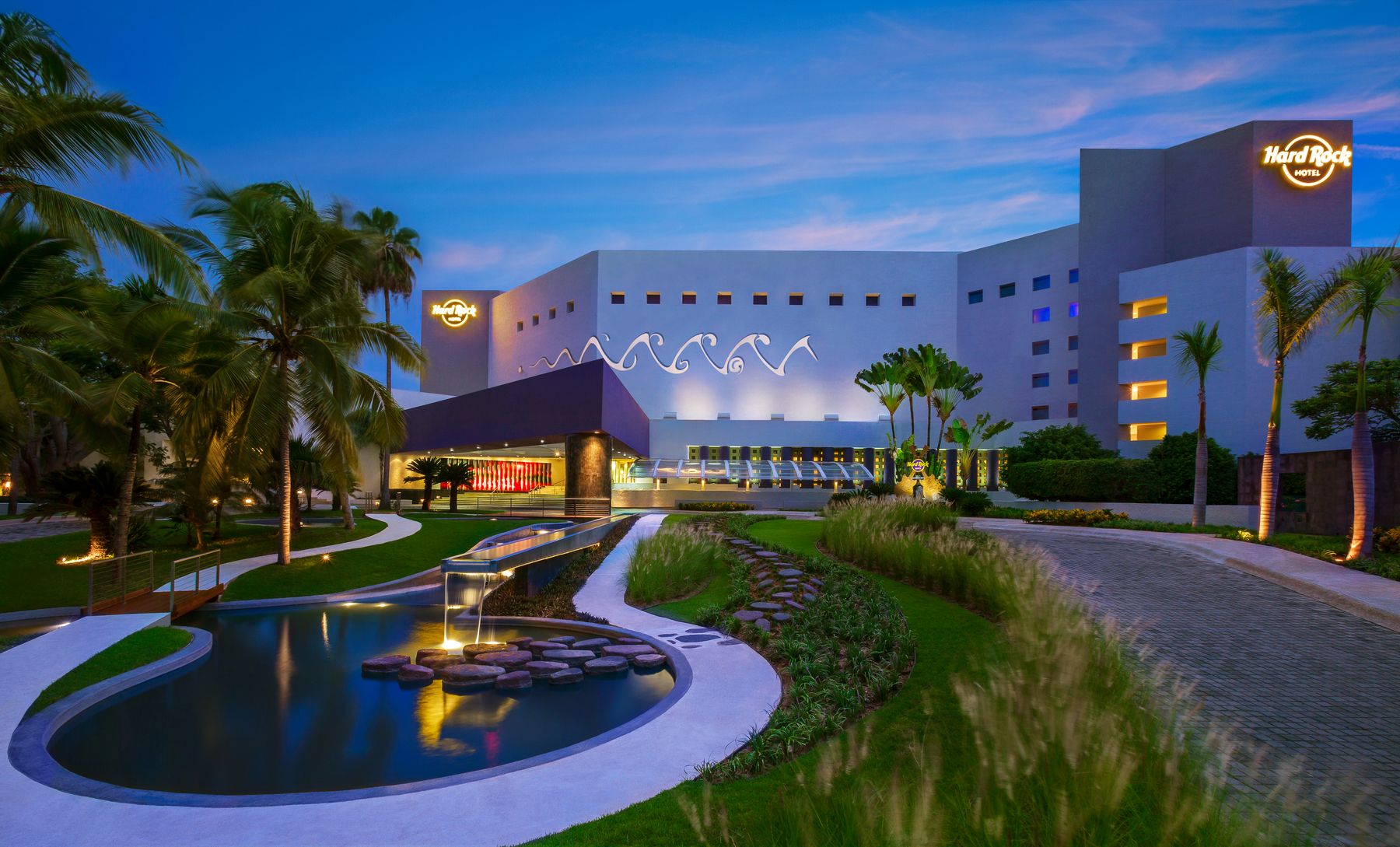 How Do I Get from Puerto Vallarta Airport to Hard Rock Hotel Vallarta?
